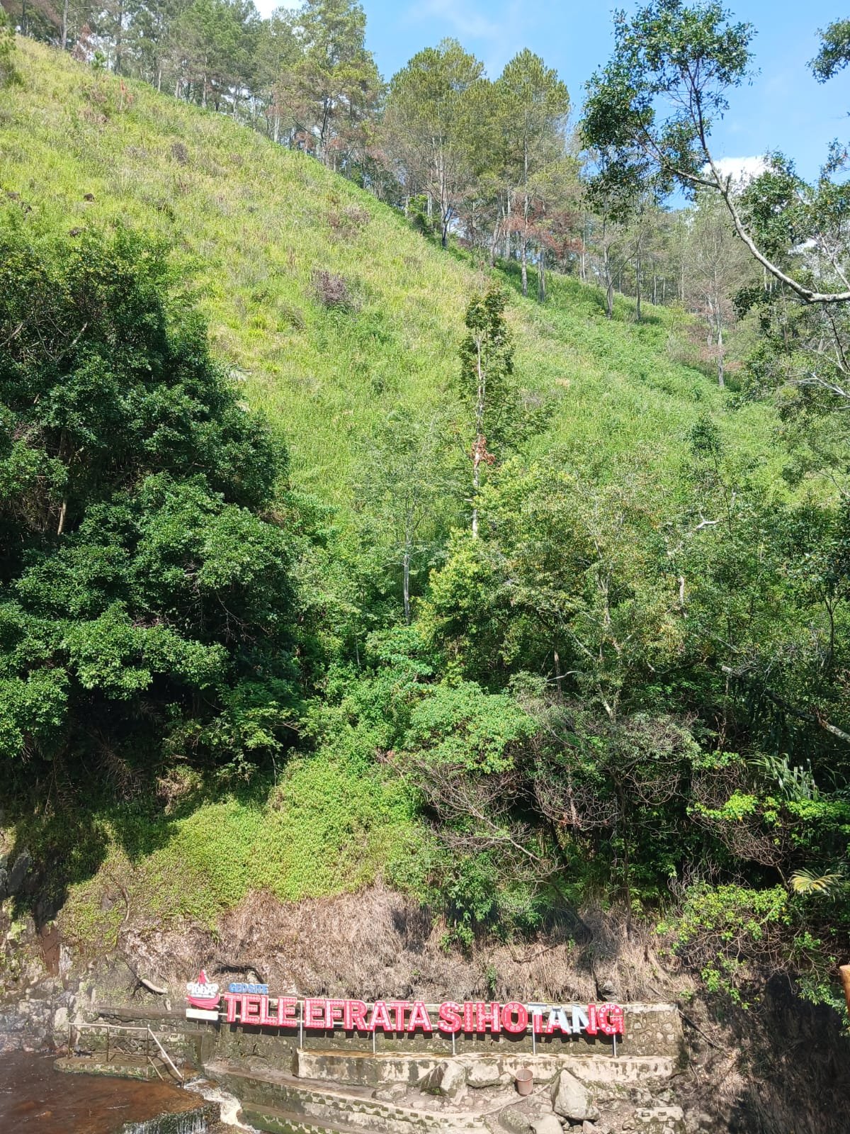 Air terjun efrata, Air terjun dengan ketinggian lebih dari 20 meter di pulau samosir