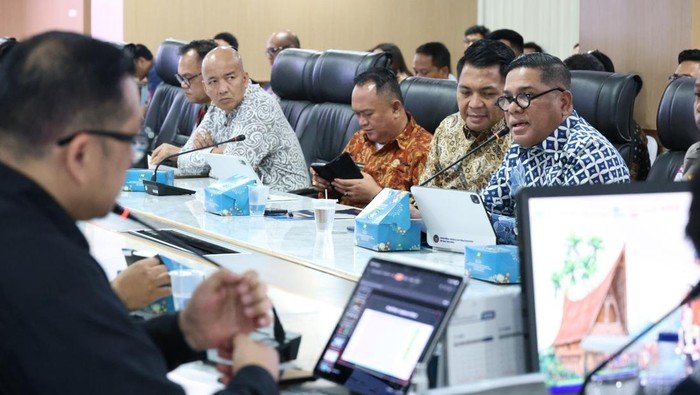 Dukung Pariwisata, Imigrasi Sumut Kawal Kedatangan 254 Pelari Even Trail of The Kings 2026